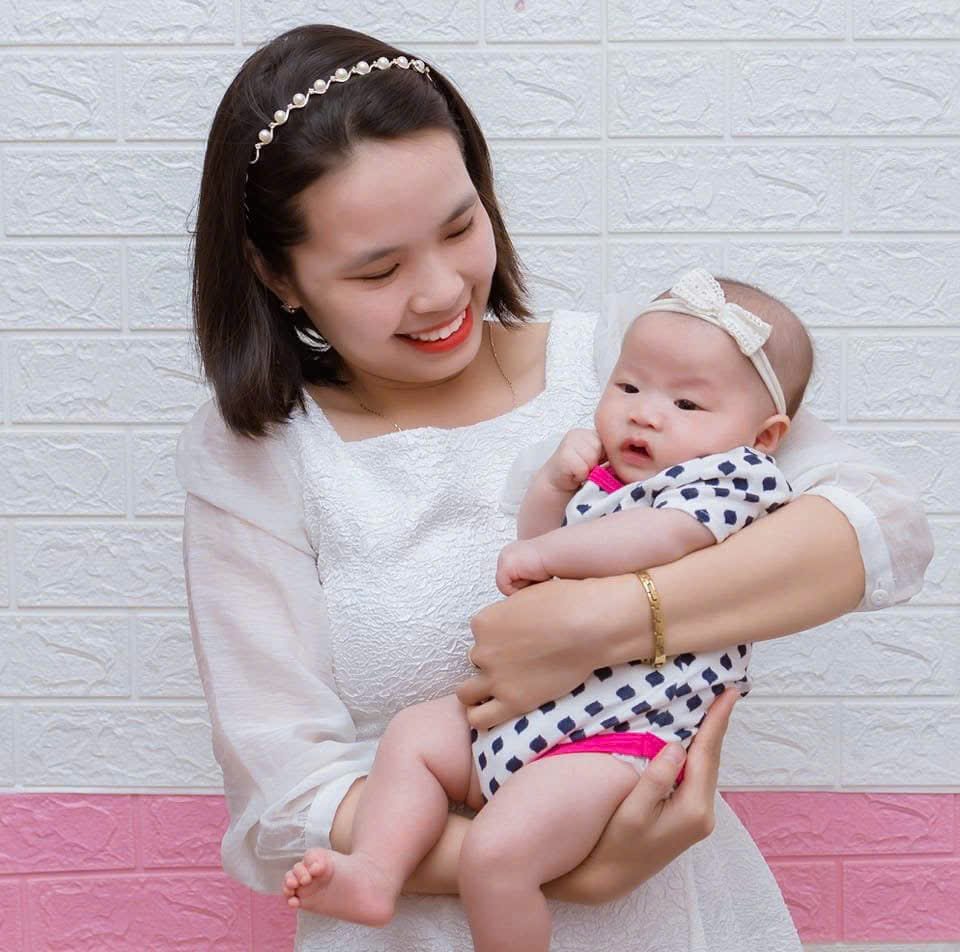 Hoàng Gấm và bé con, những ngày làm mẹ