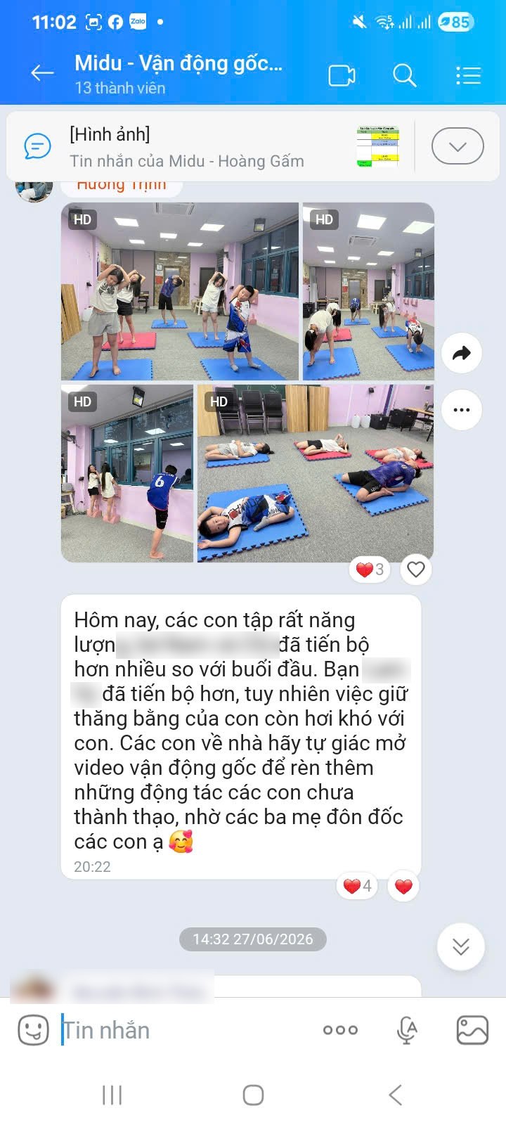 Huấn luyện viên gửi ảnh buổi tập và nhận xét tiến bộ của các bạn nhỏ